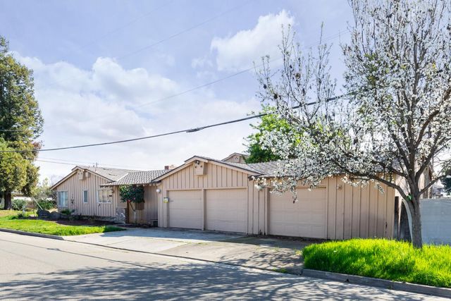 805 Lyon Avenue, Sanger, CA 93657