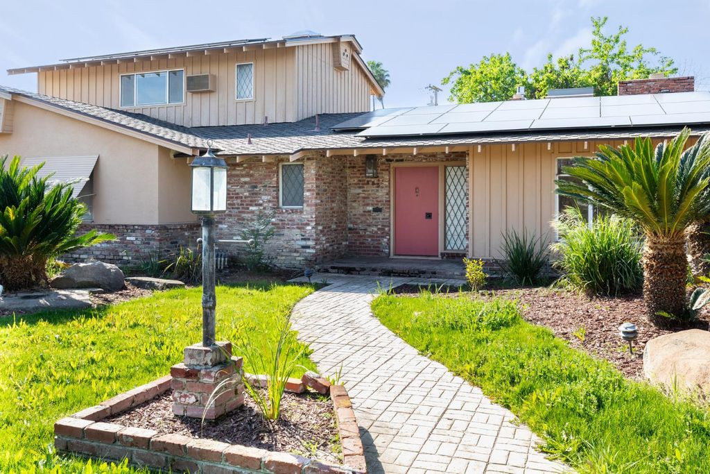 805 Lyon Avenue, Sanger, CA 93657