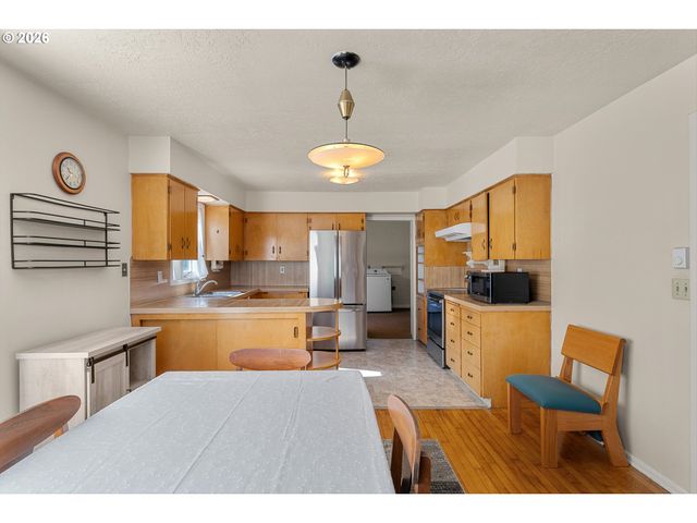 710 11TH St, Oregon City, OR 97045