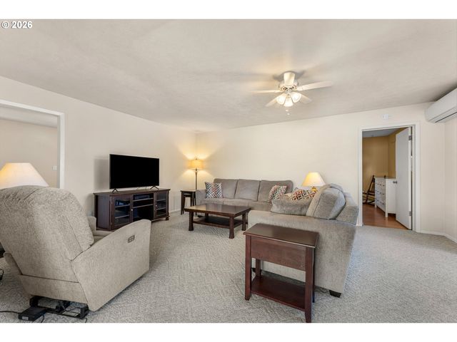 710 11TH St, Oregon City, OR 97045