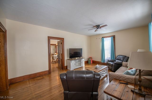 309 Donahey Avenue NE, New Philadelphia, OH 44663