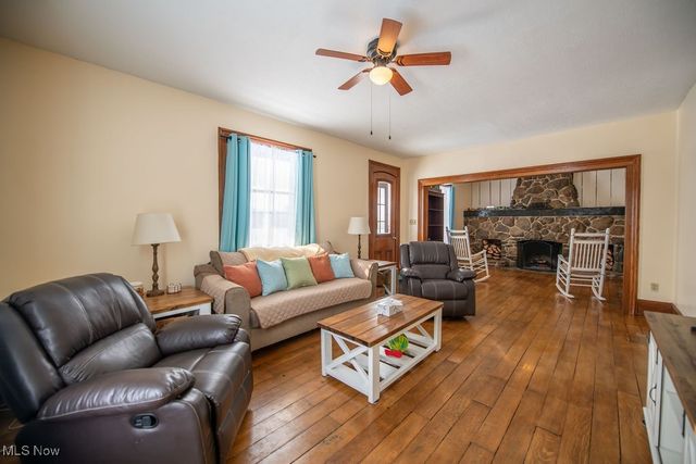 309 Donahey Avenue NE, New Philadelphia, OH 44663