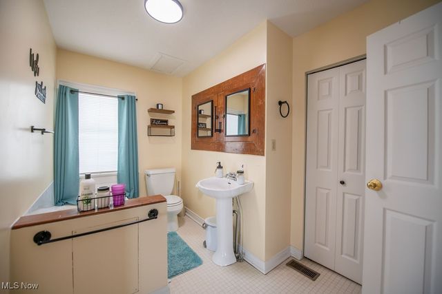 309 Donahey Avenue NE, New Philadelphia, OH 44663