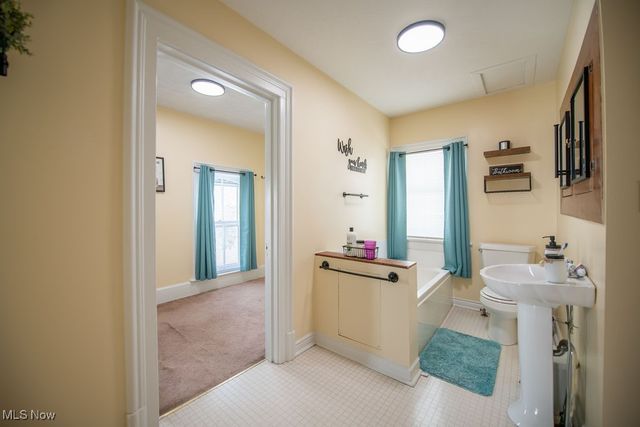 309 Donahey Avenue NE, New Philadelphia, OH 44663