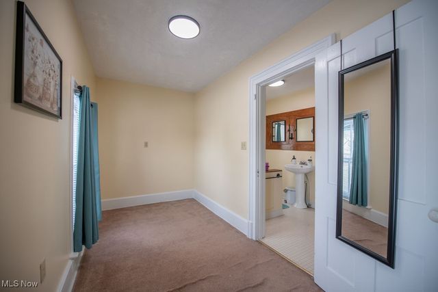 309 Donahey Avenue NE, New Philadelphia, OH 44663