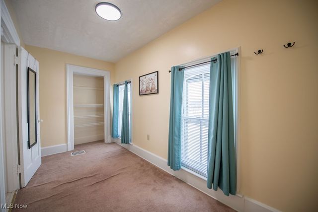 309 Donahey Avenue NE, New Philadelphia, OH 44663