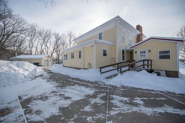 309 Donahey Avenue NE, New Philadelphia, OH 44663