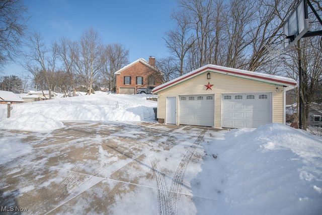 309 Donahey Avenue NE, New Philadelphia, OH 44663