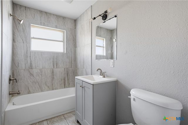 3901 Hiland Drive, Beverly Hills, TX 76711