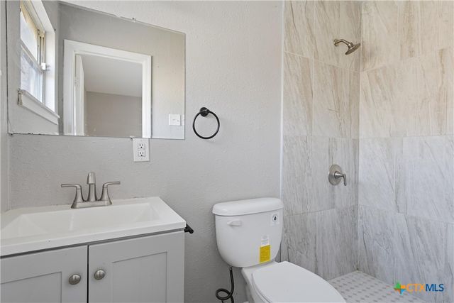 3901 Hiland Drive, Beverly Hills, TX 76711