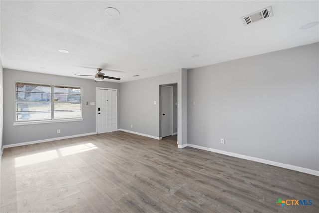 3901 Hiland Drive, Beverly Hills, TX 76711