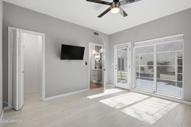 7646 W JULIE Drive, Glendale, AZ 85308
