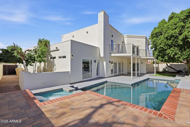 7646 W JULIE Drive, Glendale, AZ 85308