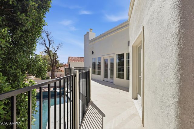 7646 W JULIE Drive, Glendale, AZ 85308