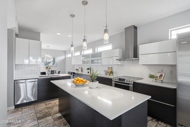 7646 W JULIE Drive, Glendale, AZ 85308