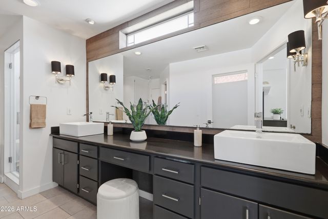 7646 W JULIE Drive, Glendale, AZ 85308