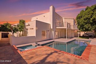 7646 W JULIE Drive, Glendale, AZ 85308