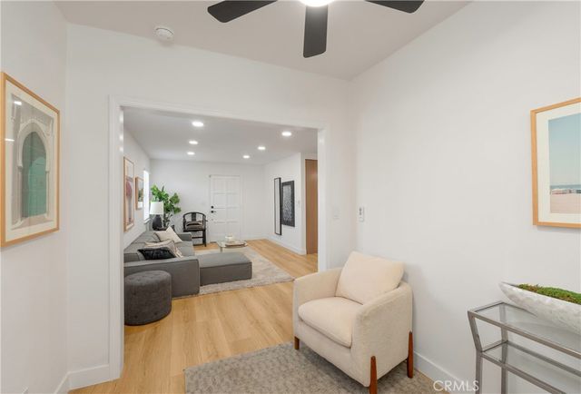 160 Yorktown, Costa Mesa, CA 92626