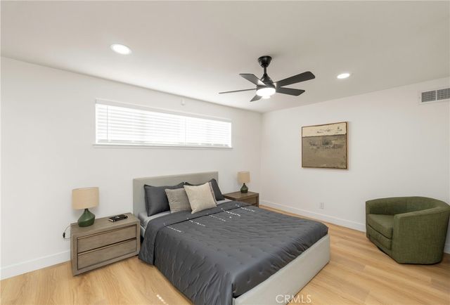 160 Yorktown, Costa Mesa, CA 92626