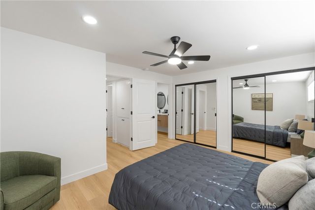 160 Yorktown, Costa Mesa, CA 92626