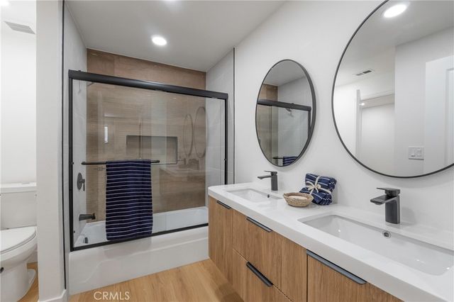 160 Yorktown, Costa Mesa, CA 92626