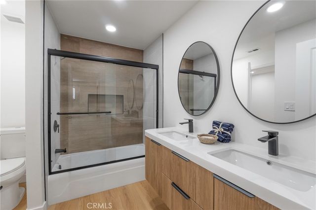 160 Yorktown, Costa Mesa, CA 92626
