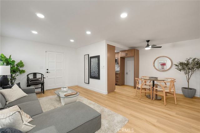 160 Yorktown, Costa Mesa, CA 92626