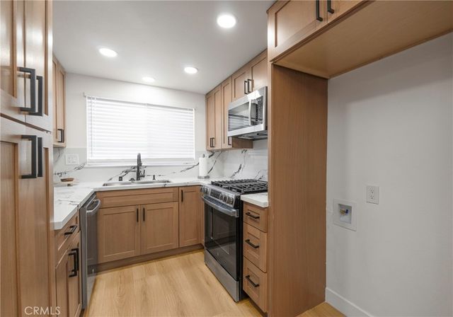 160 Yorktown, Costa Mesa, CA 92626