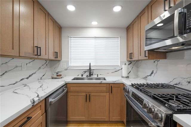 160 Yorktown, Costa Mesa, CA 92626
