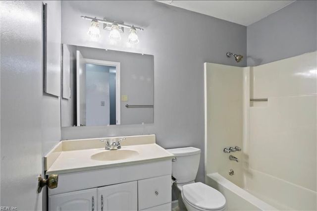 1049 Willow Green DR, Newport News, VA 23602