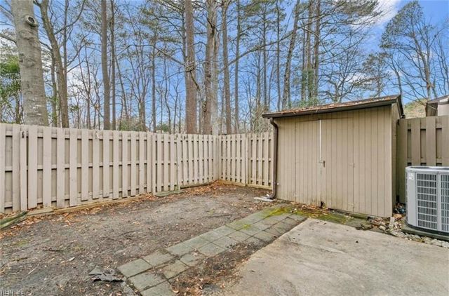 1049 Willow Green DR, Newport News, VA 23602