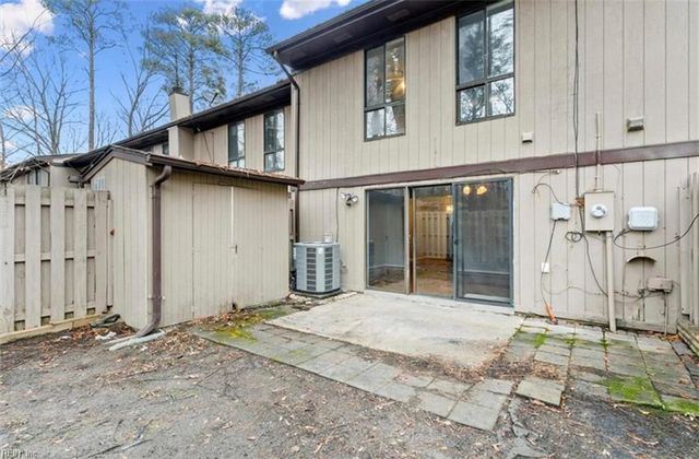 1049 Willow Green DR, Newport News, VA 23602