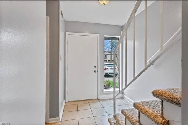 1049 Willow Green DR, Newport News, VA 23602