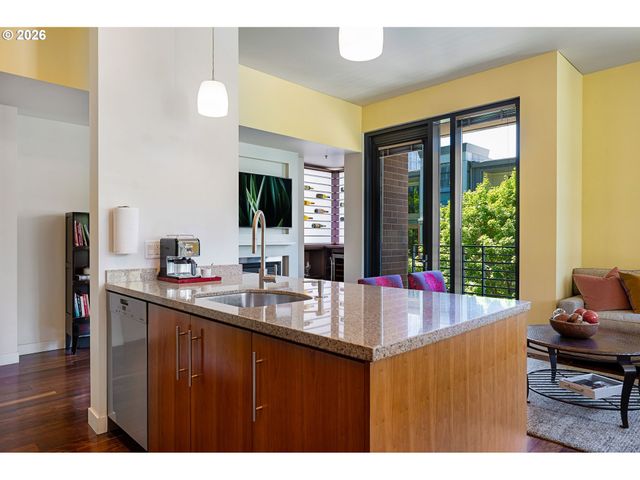 922 Nw 11TH Ave 404, Portland, OR 97209