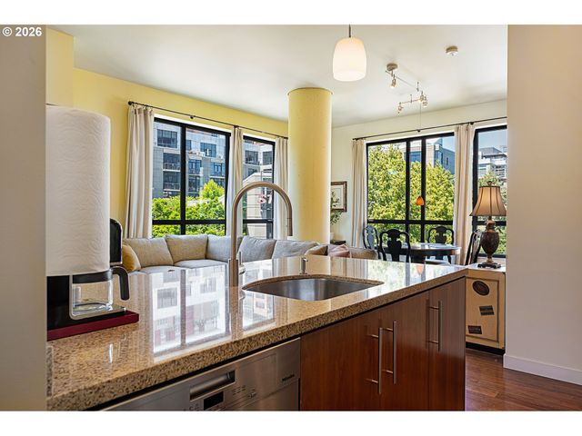 922 Nw 11TH Ave 404, Portland, OR 97209