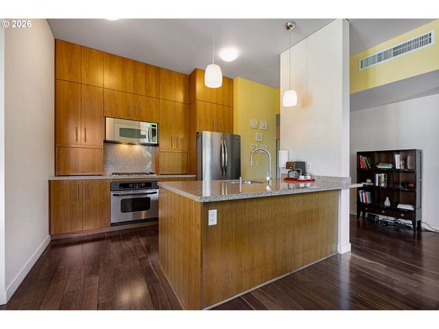 922 Nw 11TH Ave 404, Portland, OR 97209