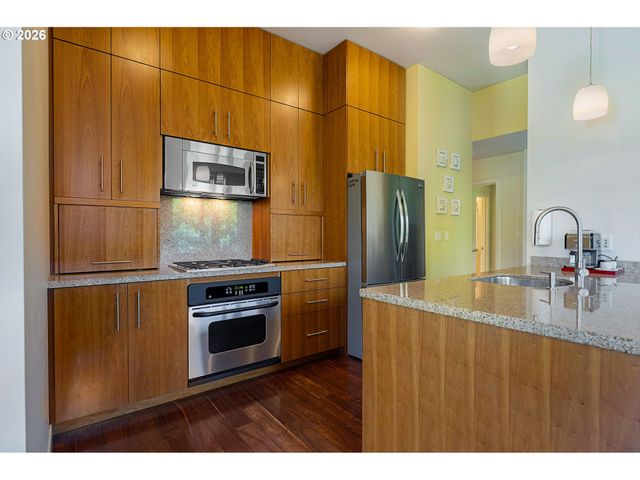 922 Nw 11TH Ave 404, Portland, OR 97209