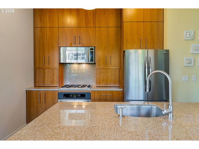 922 Nw 11TH Ave 404, Portland, OR 97209