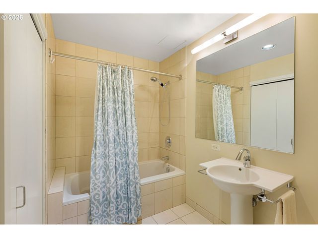922 Nw 11TH Ave 404, Portland, OR 97209