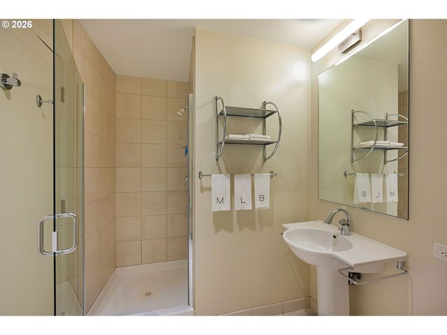 922 Nw 11TH Ave 404, Portland, OR 97209