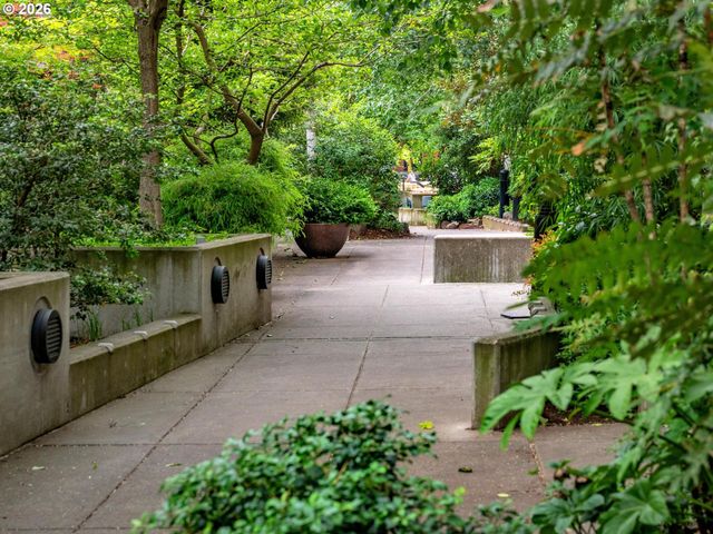 922 Nw 11TH Ave 404, Portland, OR 97209