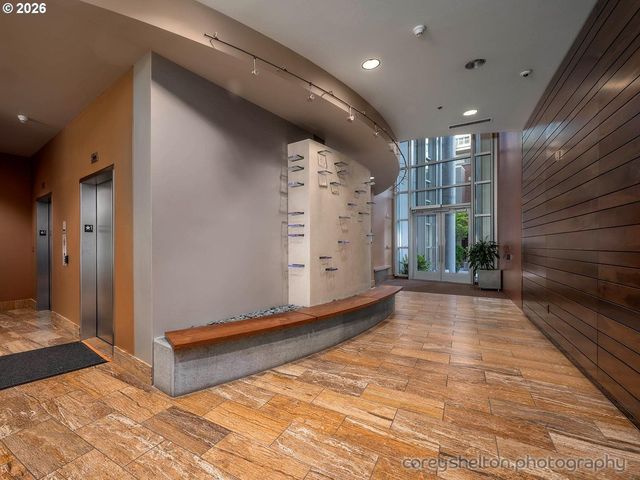 922 Nw 11TH Ave 404, Portland, OR 97209