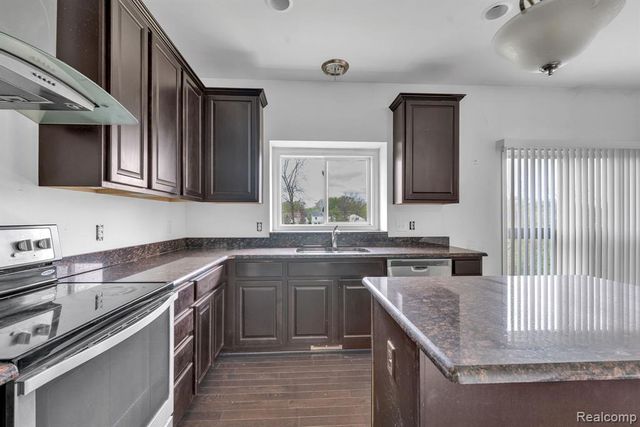 42088 Woodglen Drive, Novi, MI 48375