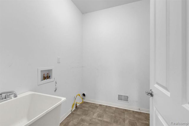 42088 Woodglen Drive, Novi, MI 48375