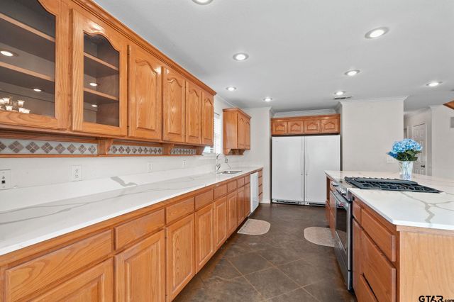 380 County Road 2470, Mt Pleasant, TX 75455