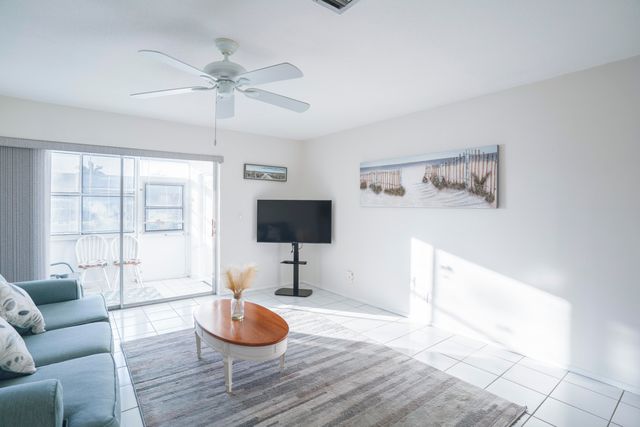 2835 Crosley Drive E B, West Palm Beach, FL 33415