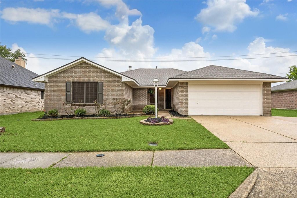 2138 Tower Bridge Road, Pearland, TX 77581