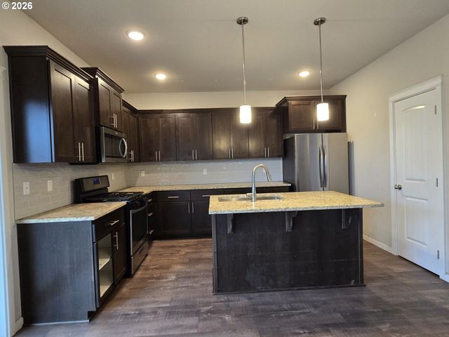 59531 EMERALD Loop, St Helens, OR 97051