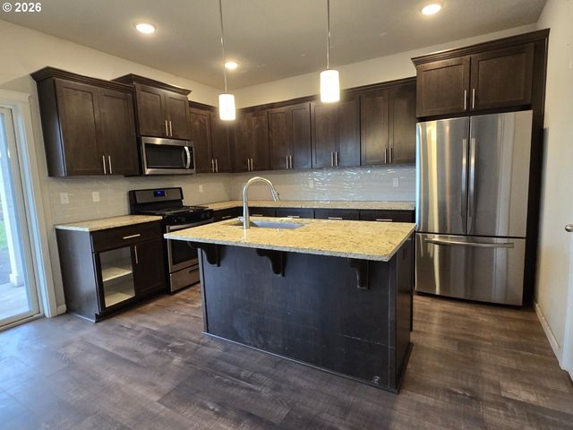 59531 EMERALD Loop, St Helens, OR 97051