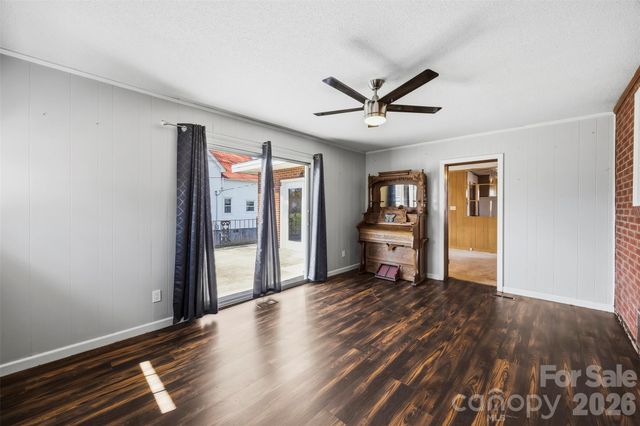 108 W Washington Avenue, Bessemer City, NC 28016